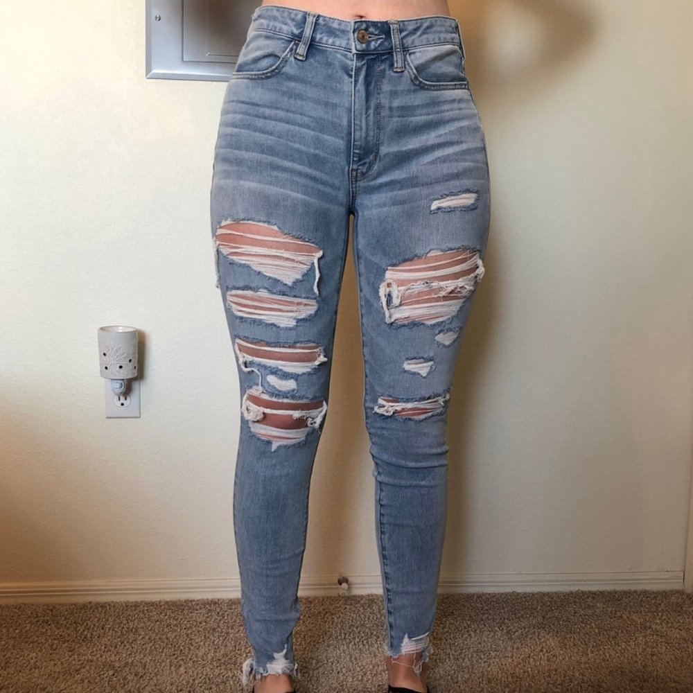 American Eagle Light Wash High Waisted RIpped Skinny Jeans